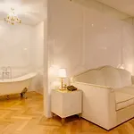 Lifestyle 4* Rom
